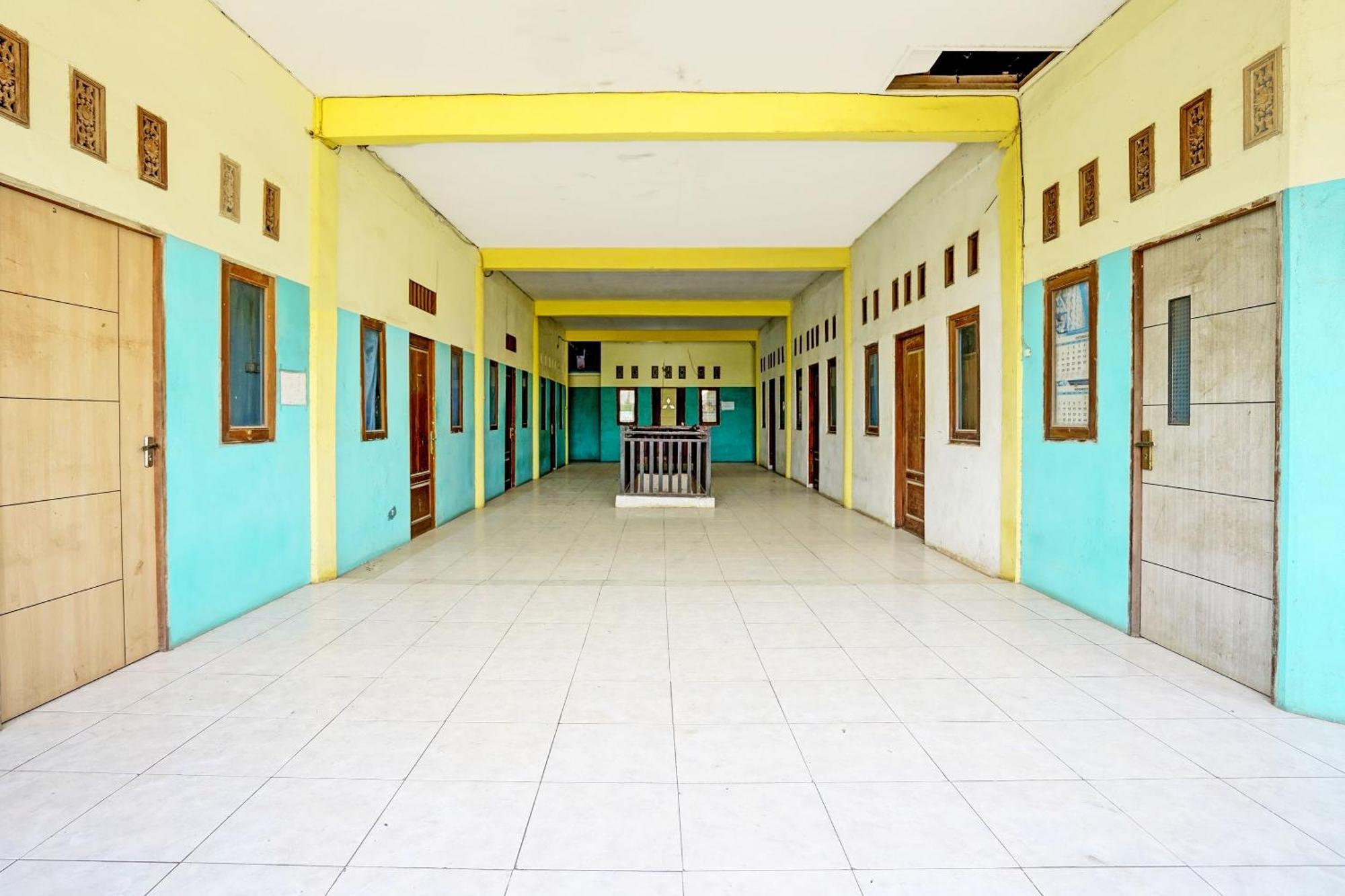 Oyo Life 93037 Nova Jaya Homestay Syariah Lamongan المظهر الخارجي الصورة