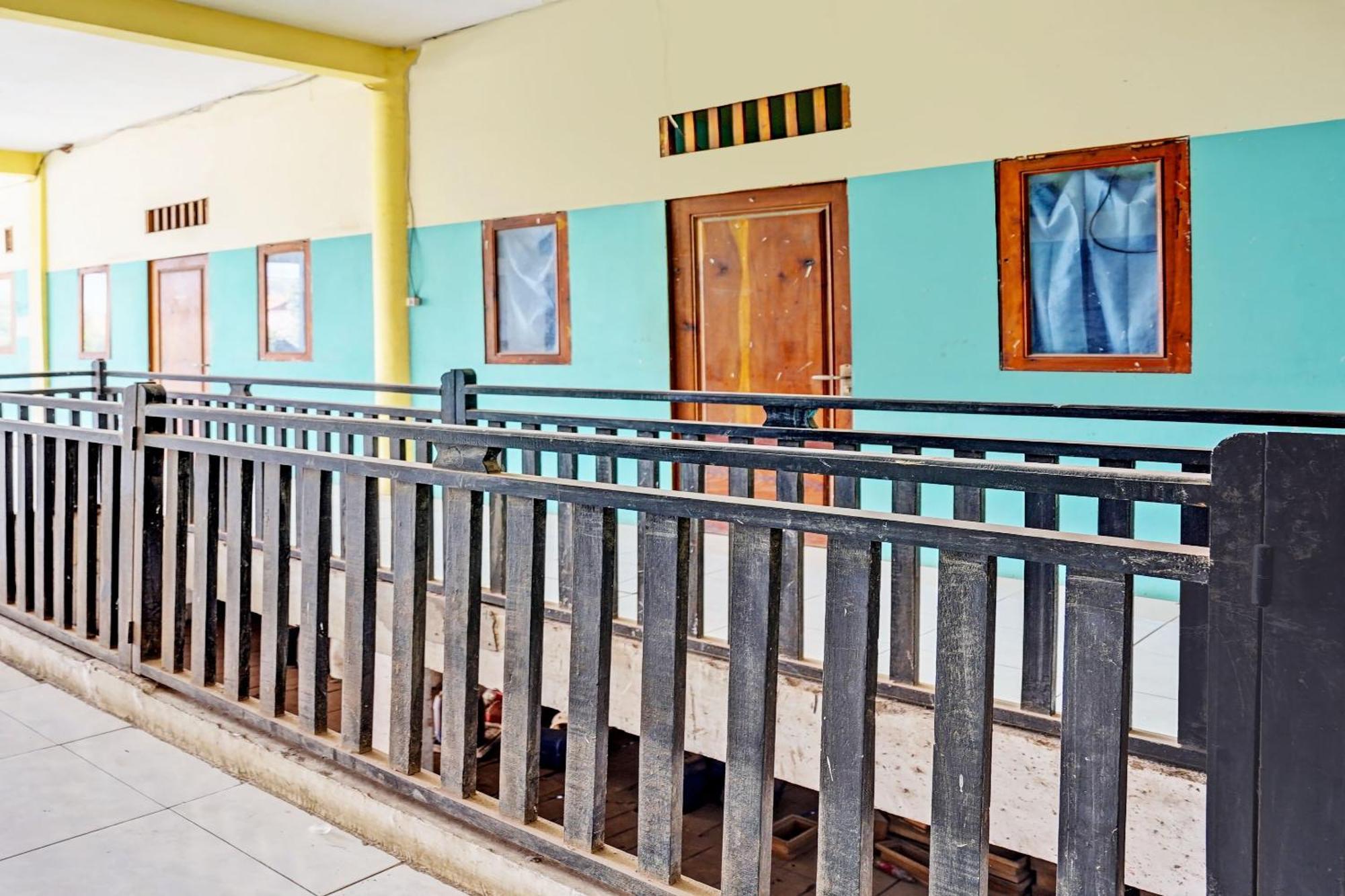 Oyo Life 93037 Nova Jaya Homestay Syariah Lamongan المظهر الخارجي الصورة