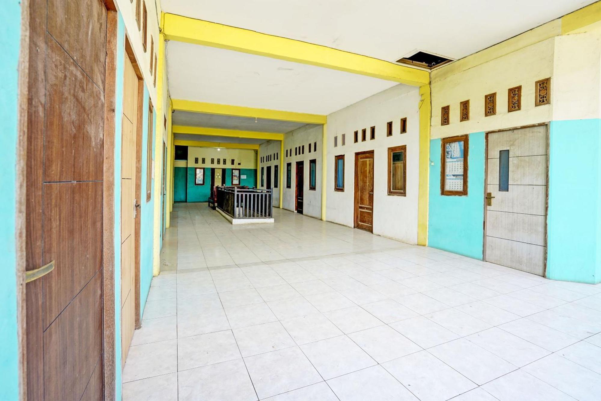 Oyo Life 93037 Nova Jaya Homestay Syariah Lamongan المظهر الخارجي الصورة