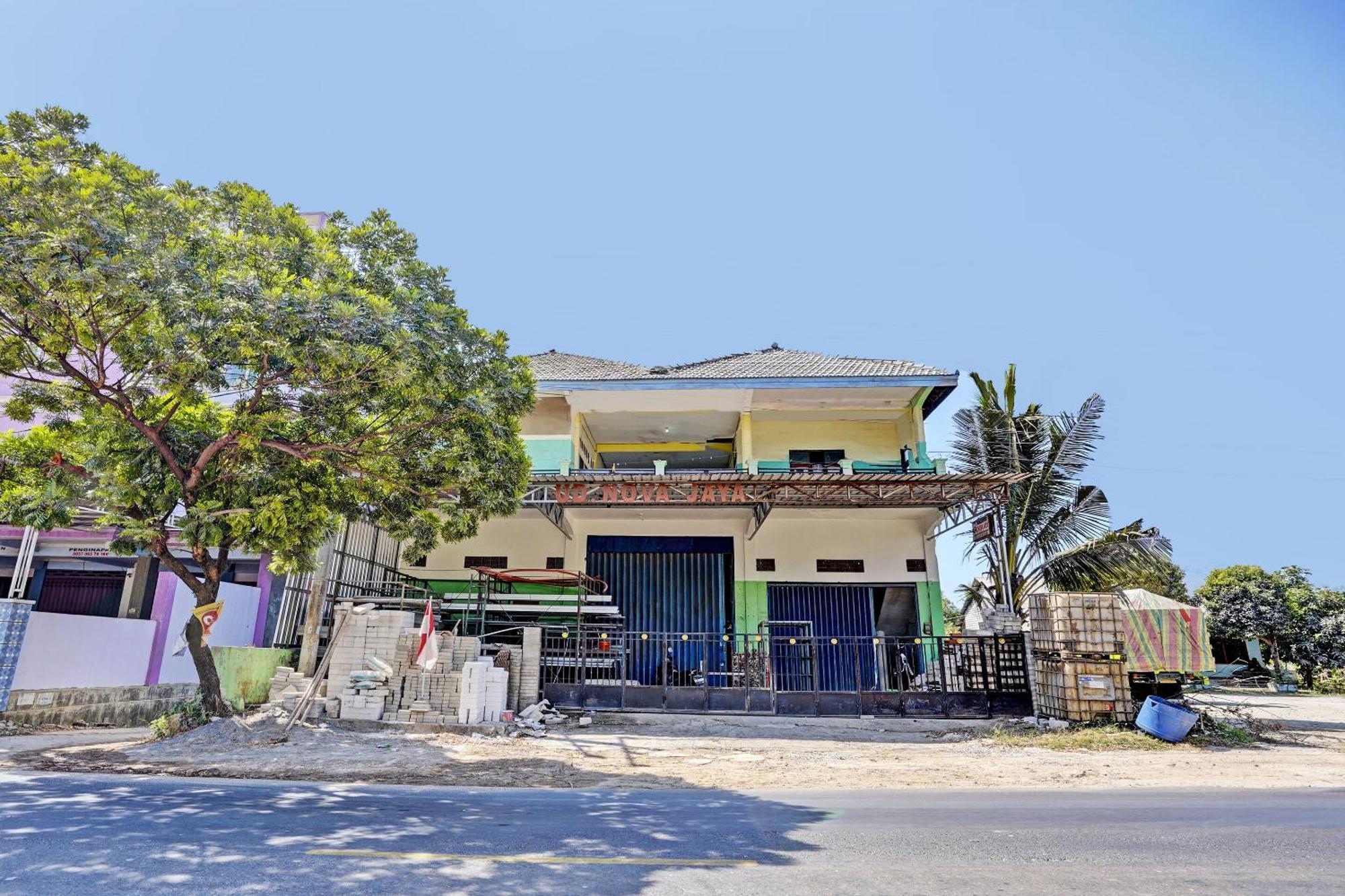 Oyo Life 93037 Nova Jaya Homestay Syariah Lamongan المظهر الخارجي الصورة